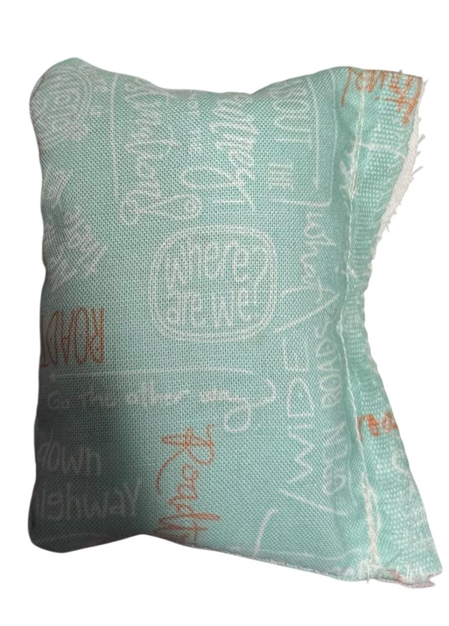 Handmade Catnip Pillows – Set of 3 Sizes | Wanderlust-Themed Fabric | Cat Toy with Organic Catnip
