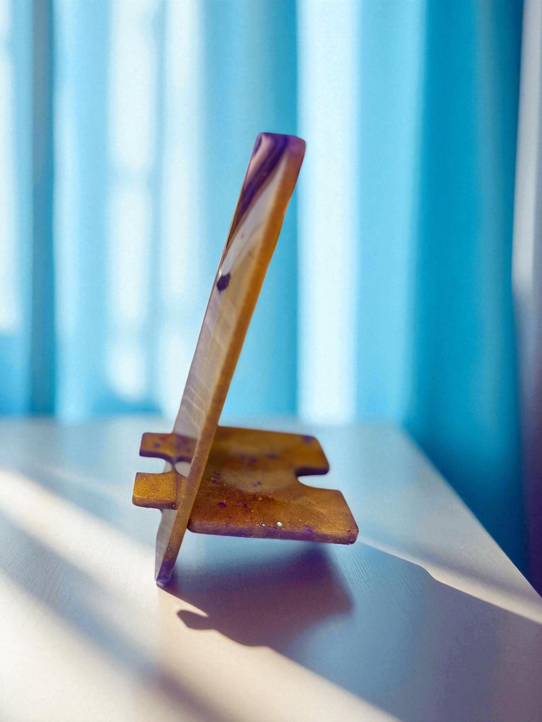 Glitter Resin Phone Stand – Handmade, Aesthetic Desk Accessory