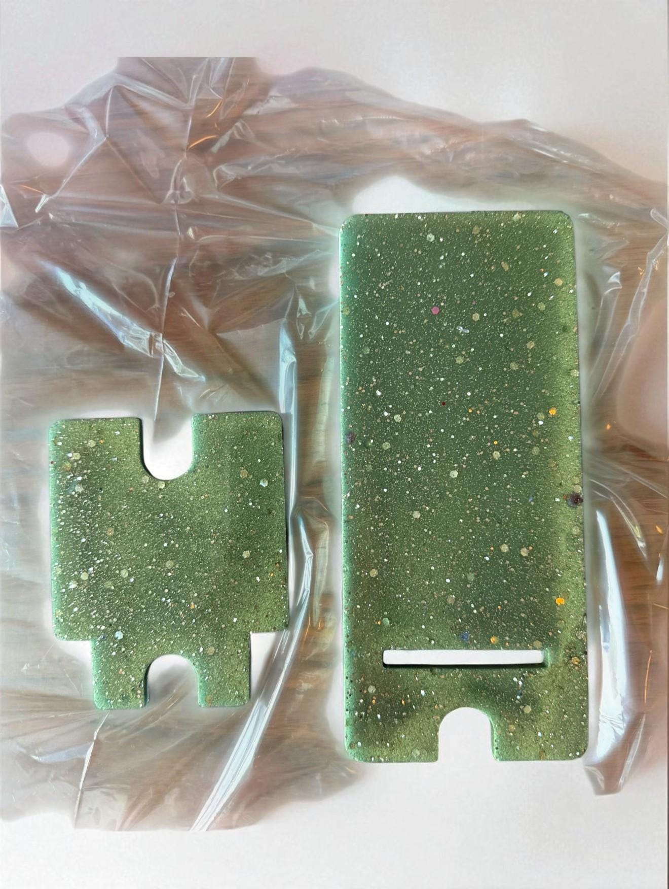 Glitter Resin Phone Stand – Handmade, Aesthetic Desk Accessory